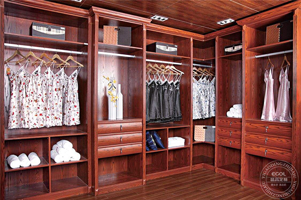 如何挑選一個真正的實木衣柜？