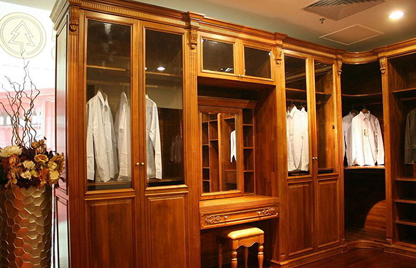 如何挑選一個真正的實木衣柜？