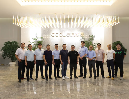 歡迎大德集團(tuán)董事長王務(wù)平一行蒞臨易高家居參觀交流