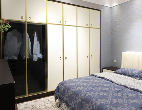  什么是轉(zhuǎn)角衣柜？轉(zhuǎn)角衣柜好不好？