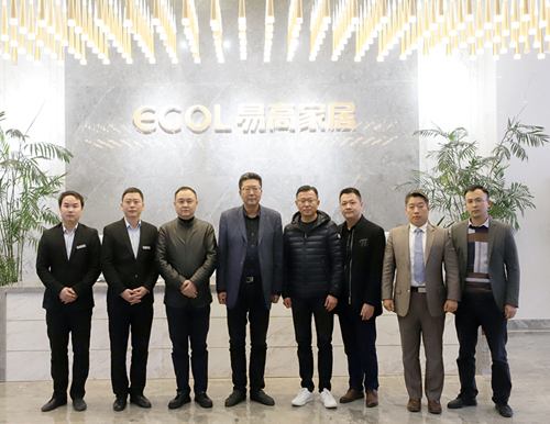  萬(wàn)華生態(tài)板業(yè)股份有限公司總經(jīng)理、萬(wàn)華禾香板業(yè)有限責(zé)任公司董事長(zhǎng)于文杰一行蒞臨易高家居