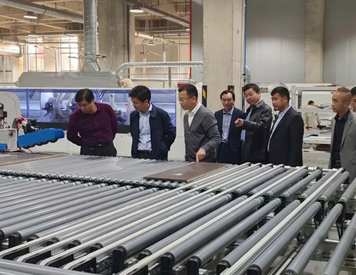  長豐縣委副書記、縣長李命山蒞臨易高家居視察指導工作