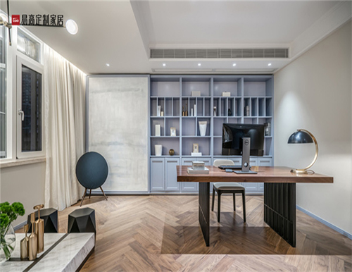 全屋定制加盟選品牌還是選當(dāng)?shù)丶庸S(chǎng)？