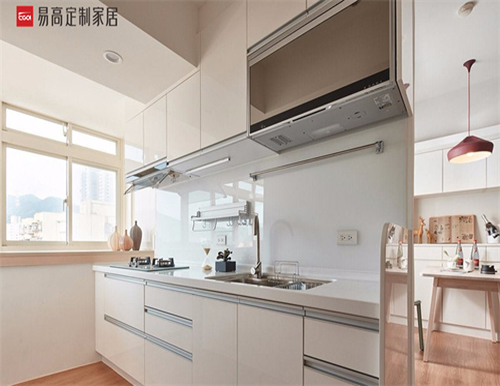 定制櫥柜和成品櫥柜哪個(gè)更受歡迎？