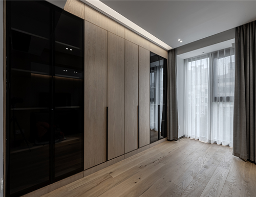 如何設(shè)計一個美觀實用的衣帽間？
